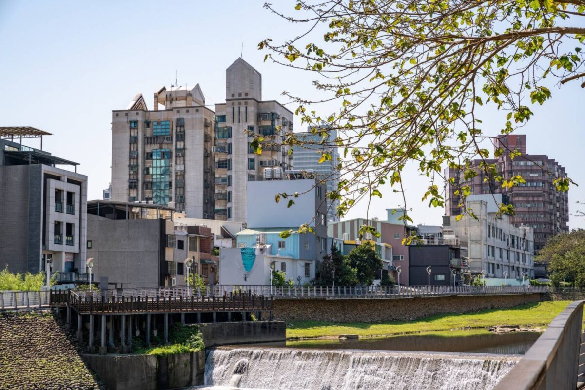 漫游城市記憶  融合生命光景  中壢老街溪彩繪公共藝術  開啟與環境共榮共生的契機 （上）