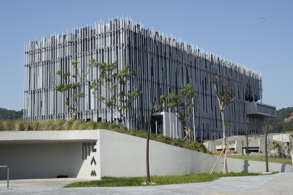 新北市美術館8日起試營運，期間開放三大展覽讓民眾體驗參觀。（圖/文化局提供）