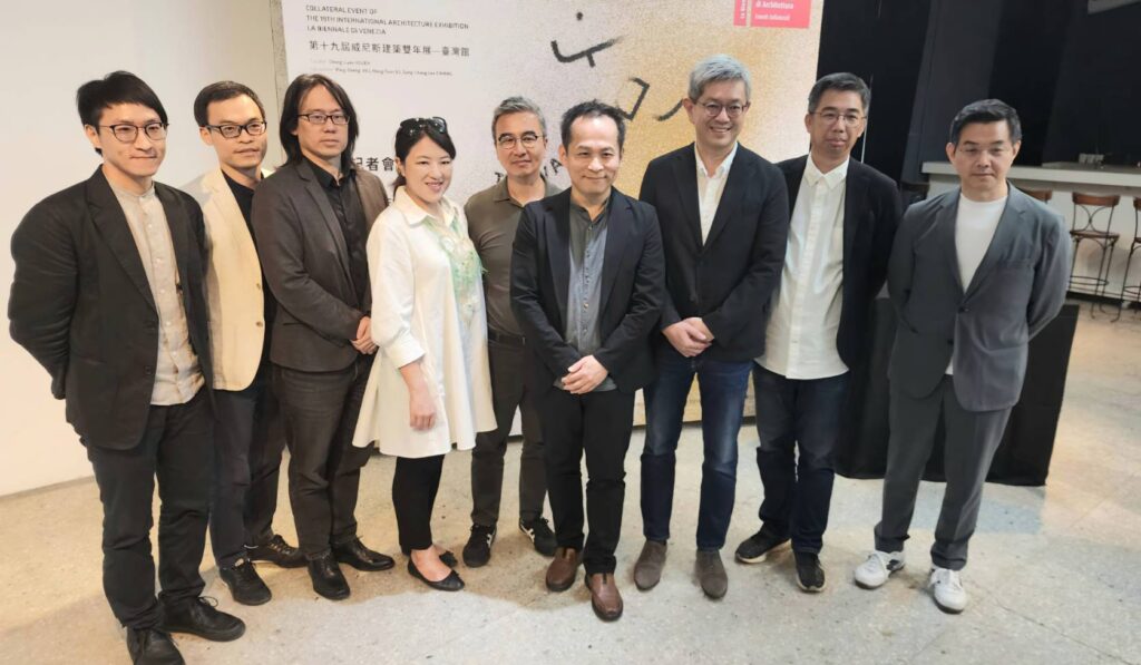 ▲策展團隊合影展現專業且堅強實力。（記者 辛澎祥/攝）