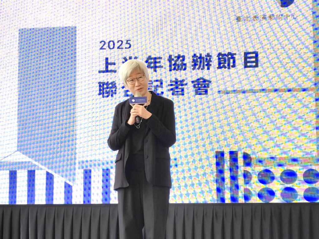 北藝中心董事長王文儀大力推薦4檔協辦好戲。(記者 陳安婷/攝)