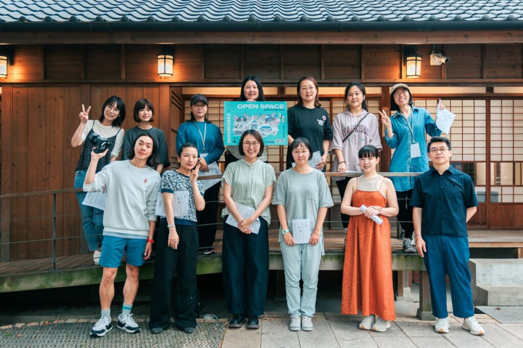 學員們在林之助紀念館進行讀劇活動 。(圖/中美館提供)