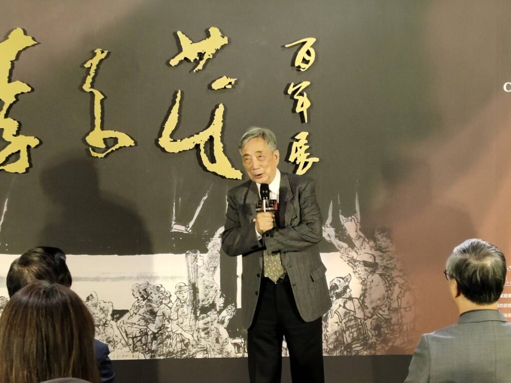 ▲前臺藝大校長黃光男認為李奇茂的水墨畫創作是走在時代尖端，涵蓋了特有的風格、思想與情感，讓人讚佩。（記者 辛澎祥/攝）