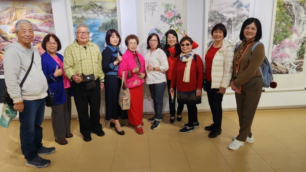 ▲首次到馬祖參加展覽活動的臺灣參展藝術家們，對展場的寬敞與舒適度，認為是文化藝術創作者嚮往的場域。（記者 辛澎祥/攝）