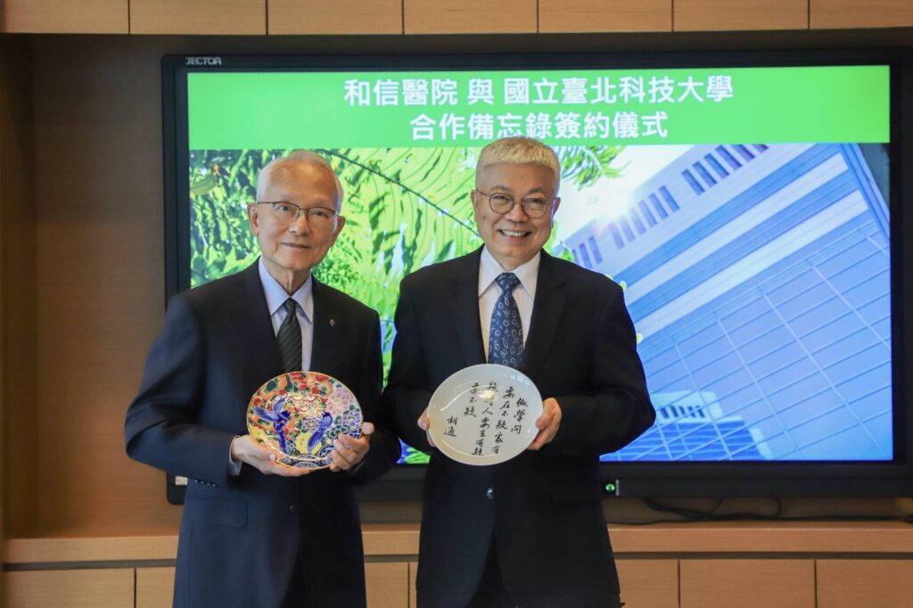 ▲北科大校長王錫福(右)與和信醫院董事長黃達夫,雙方簽署跨界▲北科大校長王錫福(右)與和信醫院董事長黃達夫,雙方簽署跨界合作USR。(圖/北科大 提供)合作USR。(圖/北科大 提供)