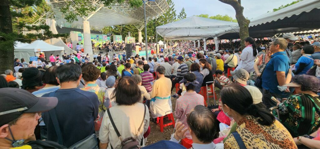 ▲親子音樂會引來近萬名民眾熱烈參與,主辦單位舉辦活動的意義與訴求,也樹立政府與企業攜手開創公益契機的典範。(記者 辛澎祥/攝)