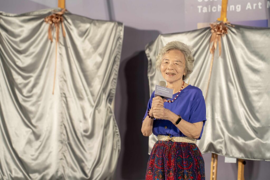 陳銀輝夫人楊淑貞女士相信交由臺中市政府收藏照顧先生的作品，為最好的安排。（圖/文化局提供）