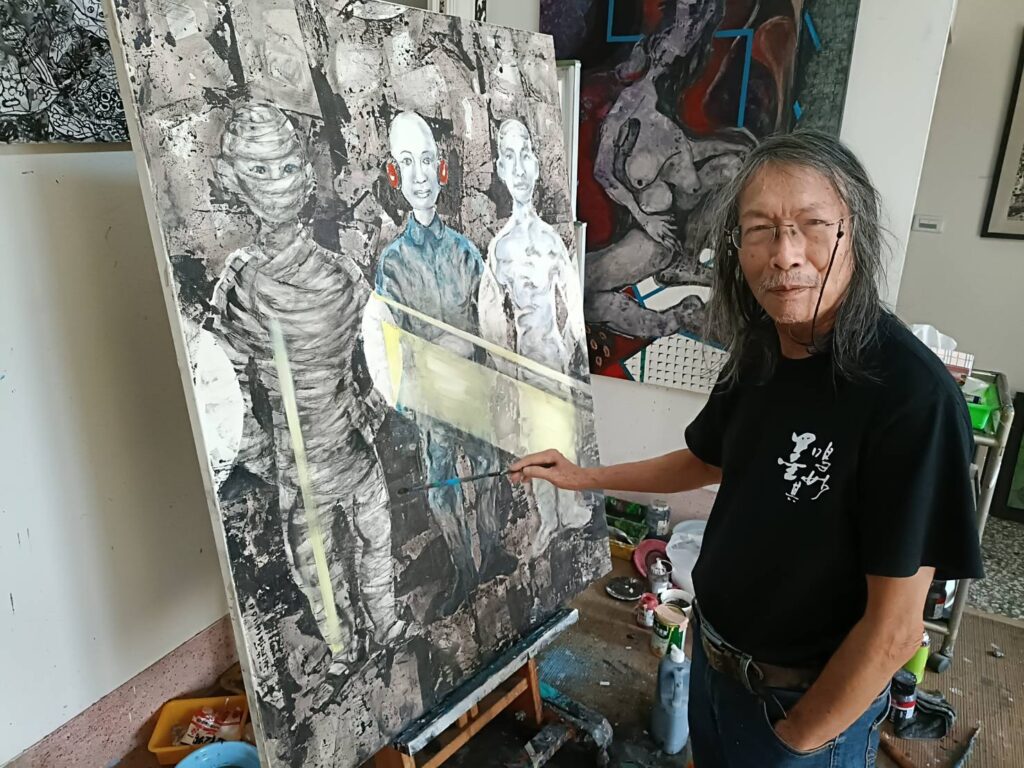 ▲現代水墨畫家洪根深教授在創作過程展現個人獨見的觀察與審思特質,備受業界關注。(記者 辛澎祥/攝)
