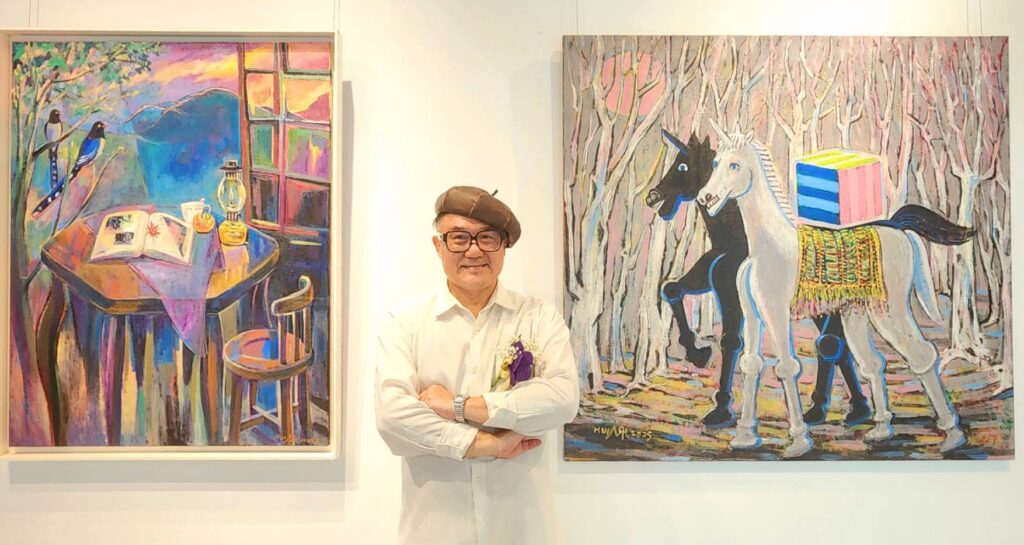 ▲經典畫室陳文輝老師展出多幅作品，無疑的是他40年創作生涯的回顧。（記者 辛澎祥/攝）