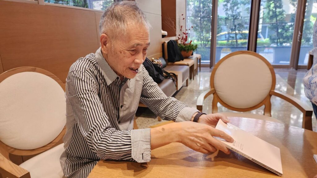 ▲在臺北展前受訪,黃孝逵特別從展出的作品中,說明他的創作理念與對主題的心境表現,表現出藝術家的嚴謹修為與內斂風範。(記者 辛澎祥/攝)
