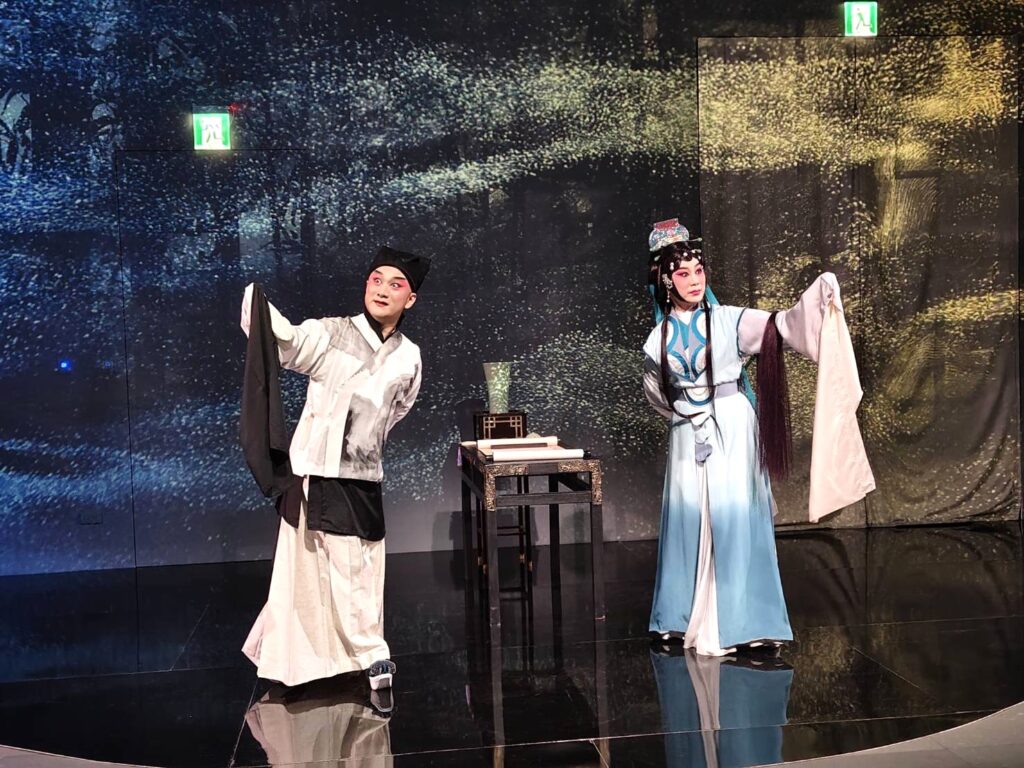 ▲溫宇航（左）陳長燕，虛實共演片段《十八羅漢圖》。（記者 陳安婷/攝 ）