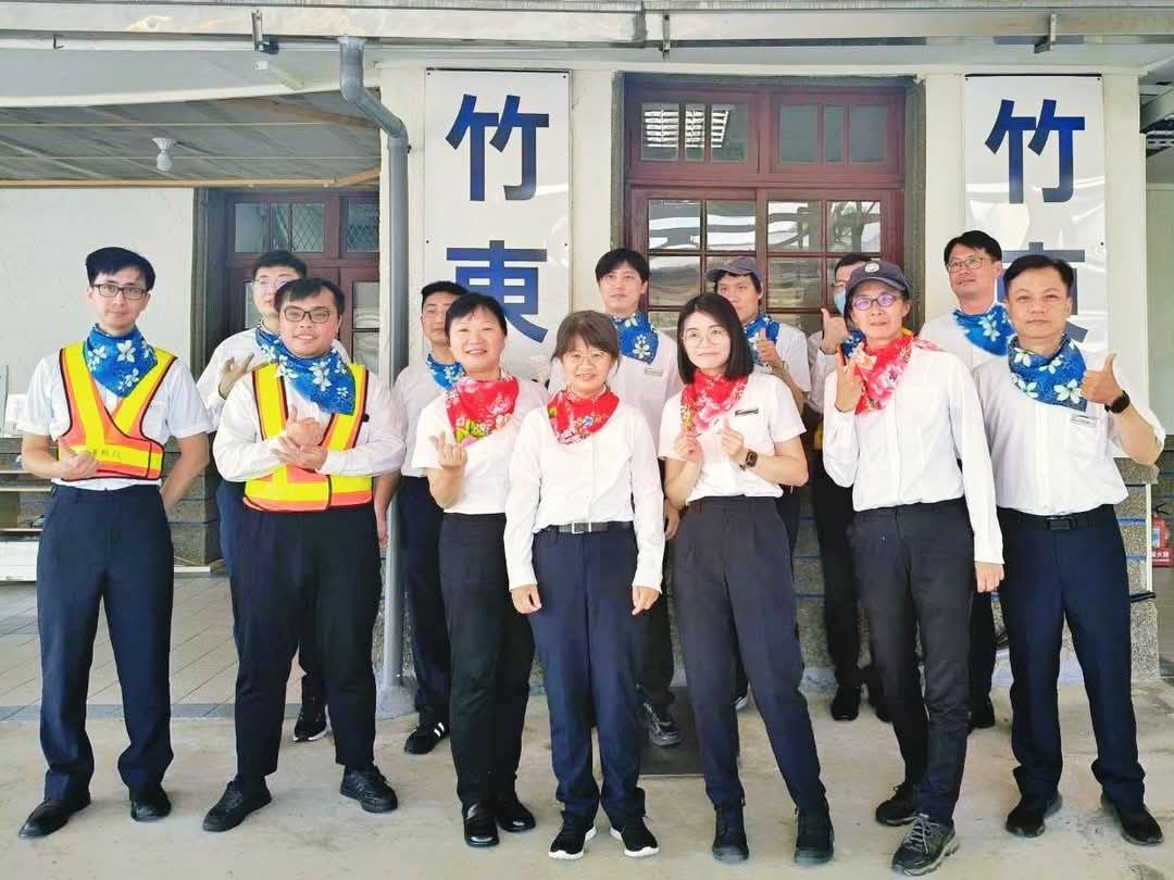 臺鐵竹東站試辦「好客領巾日」 結合桐花通廊打造鐵道新亮點