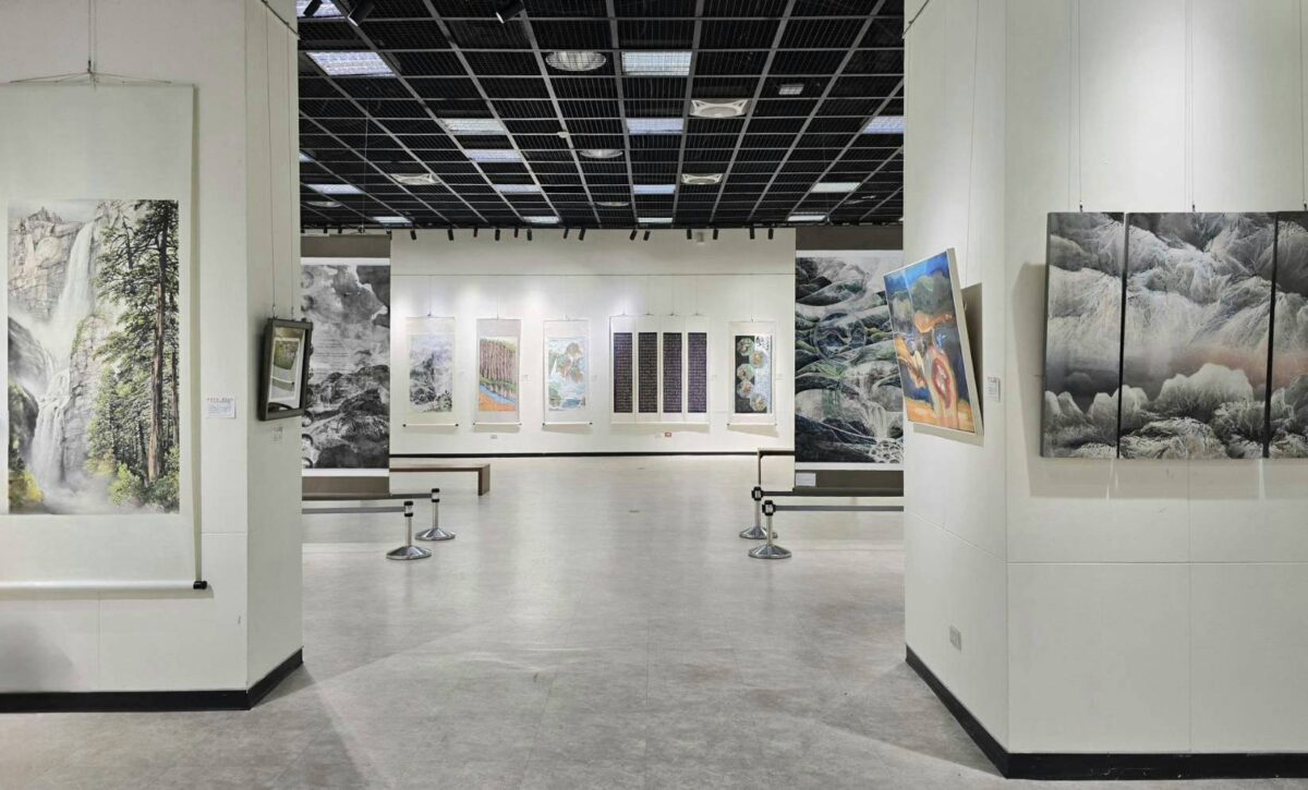 水素年華  碧雲逢春  名家邀請暨會員聯展登場  在傳統與現代藝術融合下  展現創新格局的觀賞視野