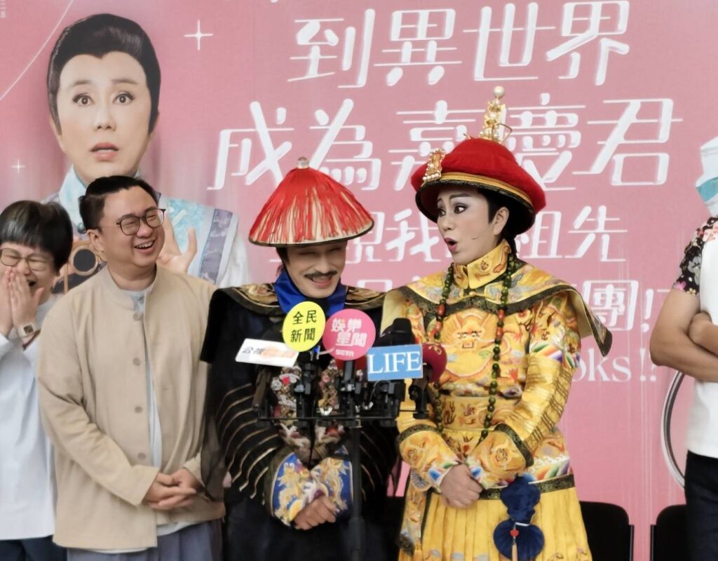 孫翠鳳吐槽孫榮輝妙語如珠,惹得導演宋厚寬與編劇蔡逸璇大笑不已。(記者 陳安婷/攝)
