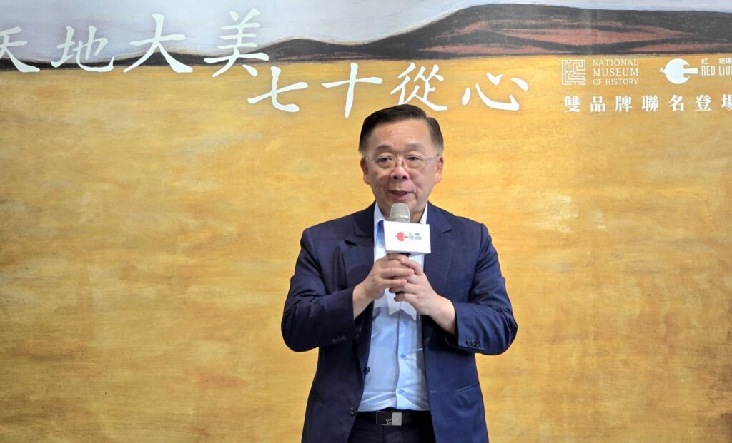 ▲史博館館長洪世佑致詞時表達對與有73年歷史的紅琉璃工作坊的合作，深感意義非凡。（記者 辛澎祥/攝）
