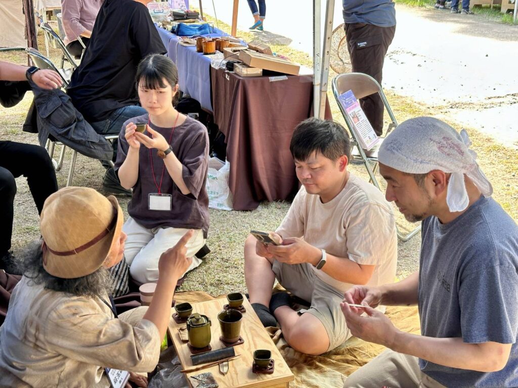 ▲兩地工藝界人士互動交流，提昇了工藝精神的層次。（圖/工藝中心 提供）