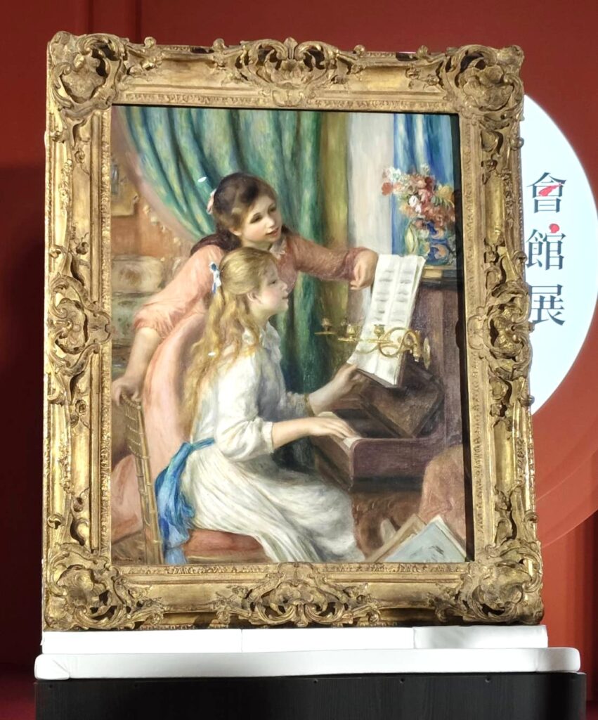 雷諾瓦「彈鋼琴的兩位少女」開箱。（記者 陳安婷/攝）