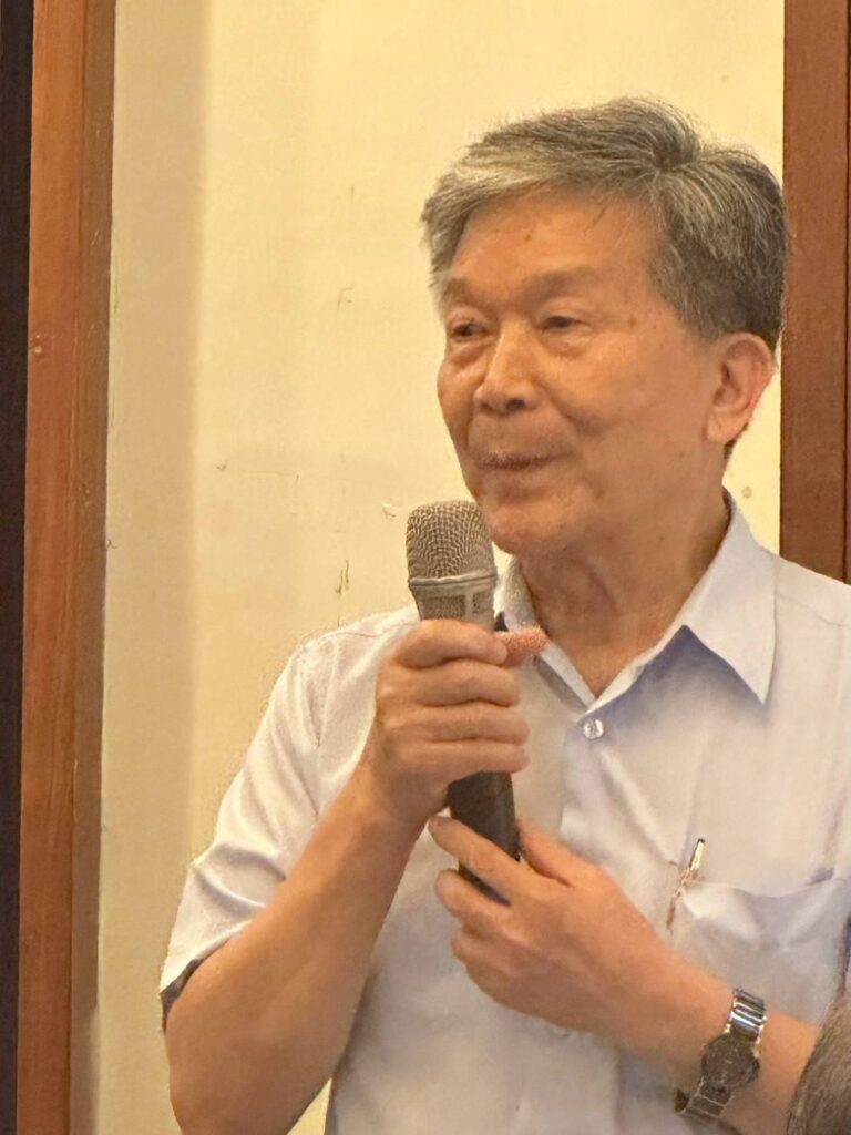 ▲羅振賢教授在開幕式上致詞時表達對畫會承先啟後的精神的正面勉勵，並以永續傳承的藝術推動為會務推展重心。（圖/楊企霞 提供）