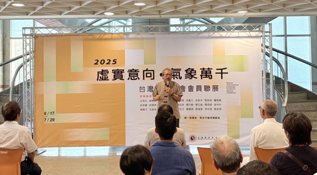 ▲蕭瓊瑞教授在開幕式上舉行一場演講，受到好評。（圖/台南美學館 提供）