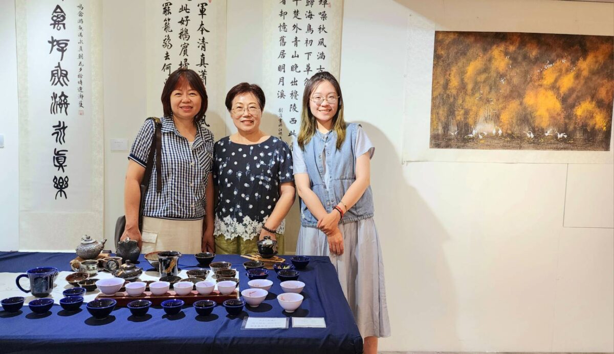 君汝靜語  真情流露  在陶與書的對話中  看見三位參展藝術家的創意靈動  快意自在