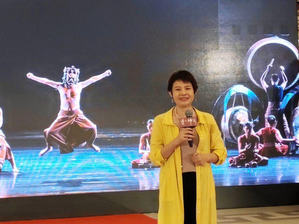 文化部藝術發展司司長周雅菁,對於優人神鼓對土地及表演的精神感到佩服。(記者 陳安婷/攝)