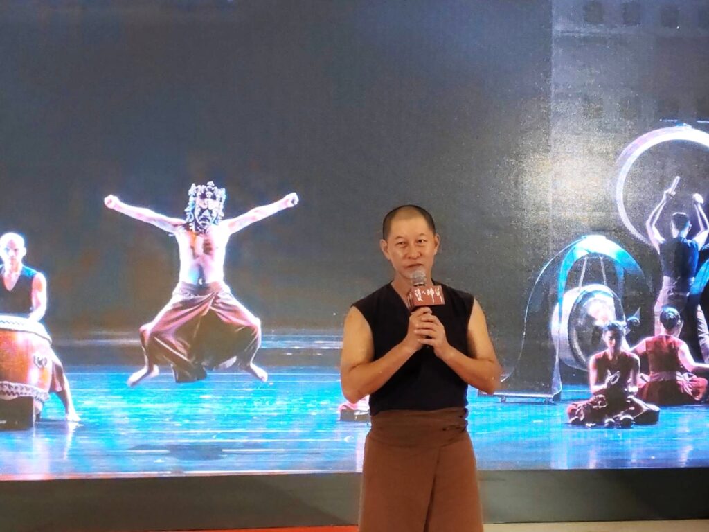 藝術總監黃誌群希望藉由鼓聲與歐洲文明相會,並感動人心。(記者 陳安婷/攝)