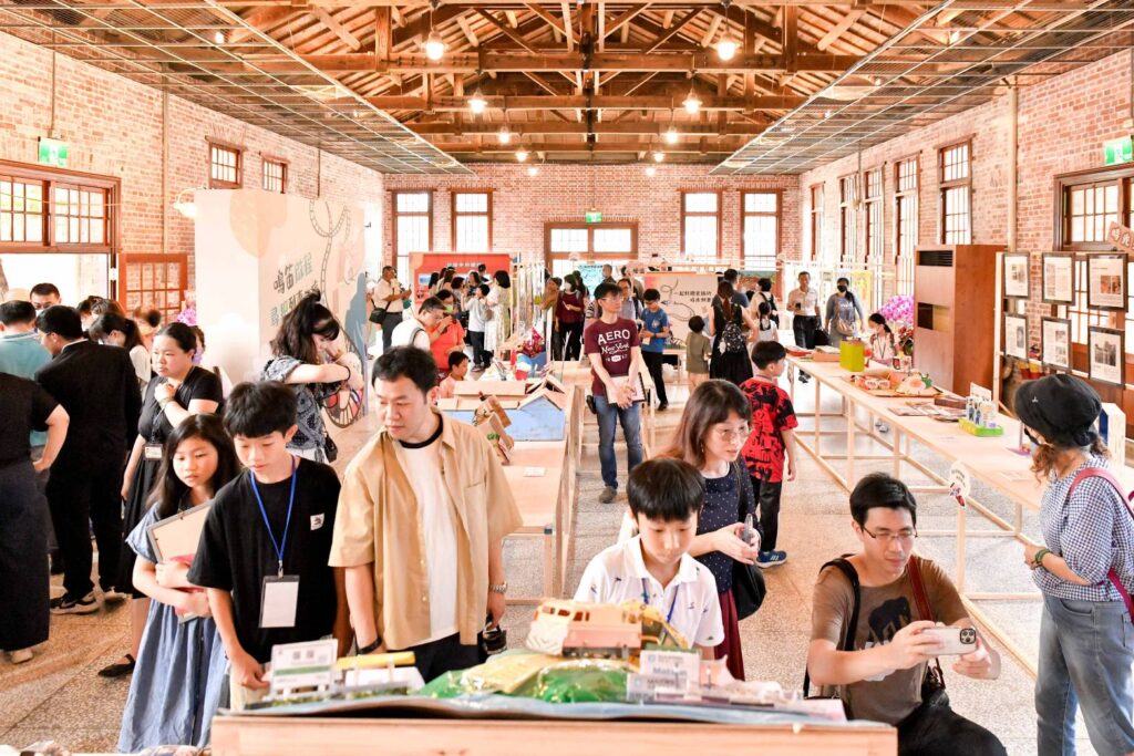 ▲現場觀展人潮眾多，場面熱烈。（圖/台北市立文獻館 提供）