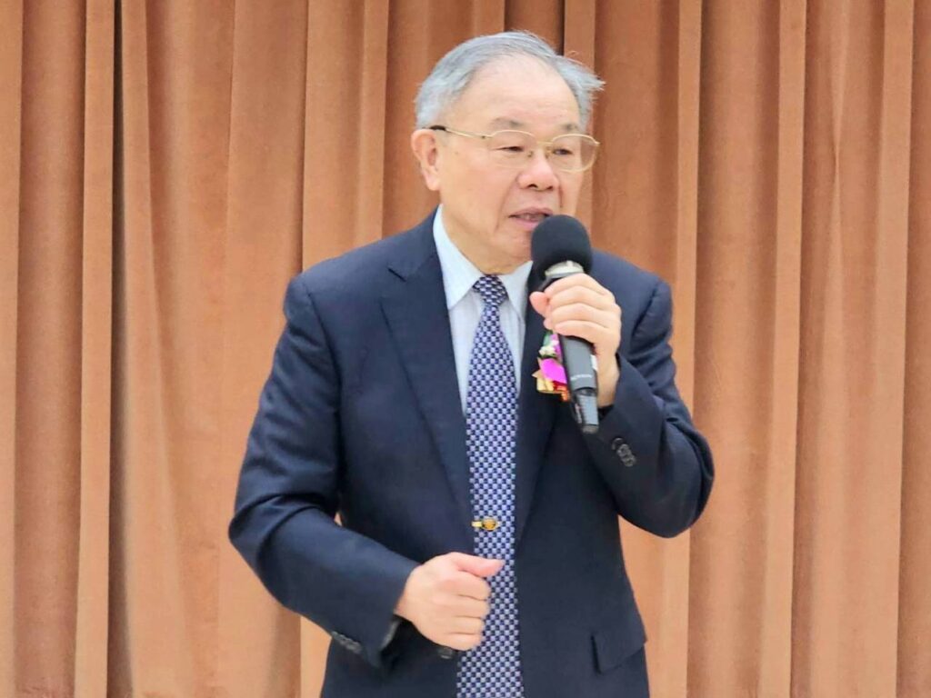 ▲淡大文錙藝術中心主任張炳煌宣佈全球正體漢字書法比賽辦法，歡迎各級學子與民眾參與此有意義的活動。（記者 辛澎祥/攝）