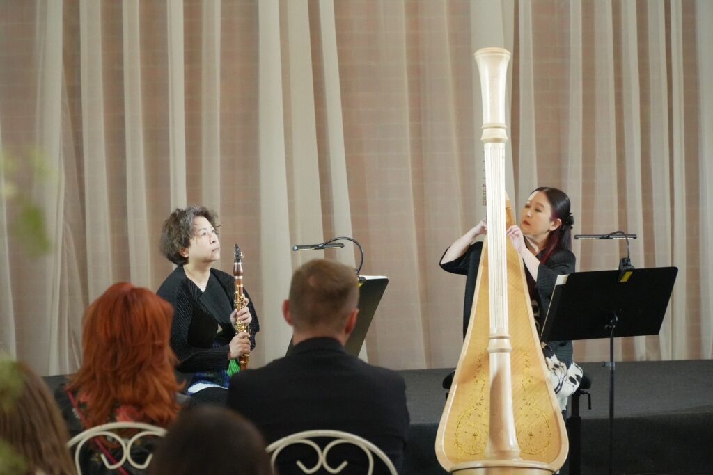 NSO於立陶宛帕克魯奧伊斯莊園(Pakruojis Manor)演出。(圖/國家交響樂團提供)