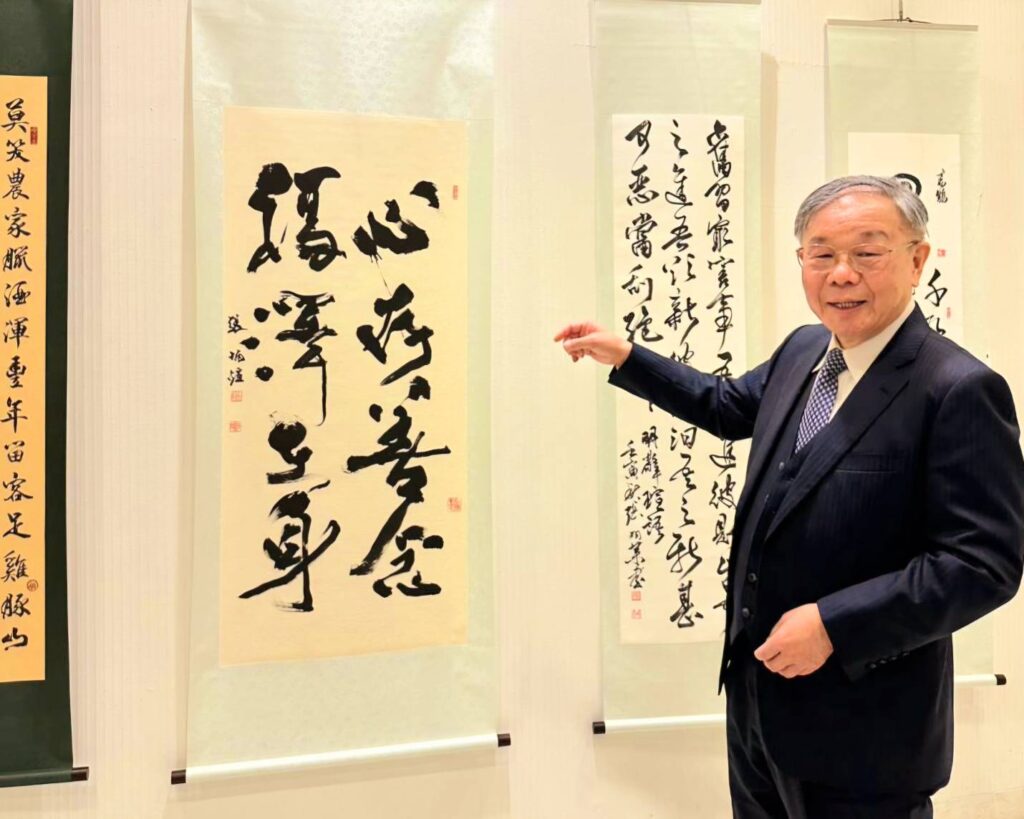 ▲擔任國際書法聯盟會長至今長達33年的知名書法家張炳煌教授，推動書法國際交流展覽活動不遺餘力，享有正面評價。（記者 辛澎祥/攝）