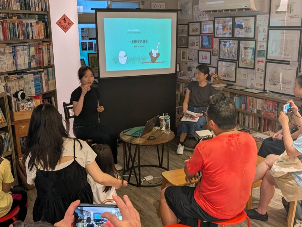 為鼓勵民眾參與文學創作，今年6月新北文學推廣系列講座「一本繪本的誕生」，邀請第13屆首獎繪本作者楊子葦、資深童書編輯周彥彤，分享繪本創作與出版的實務歷程。（圖/文化局提供）