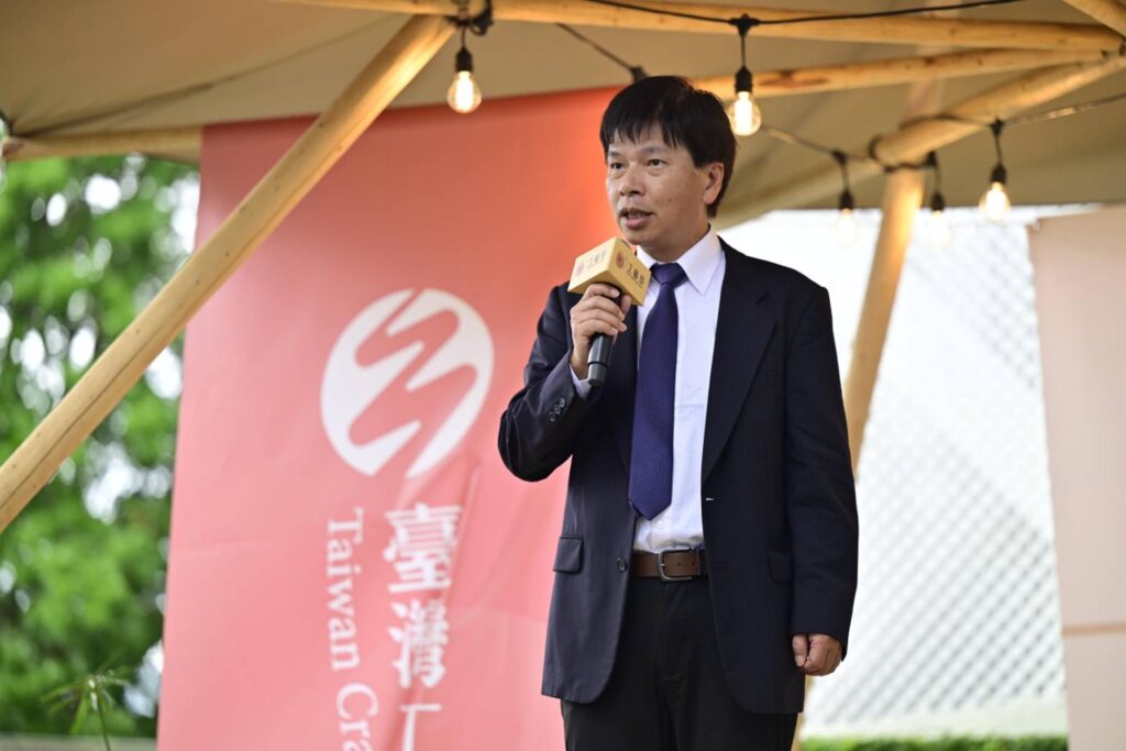 ▲文化部主任秘書林宏義致詞時表達對工藝家及工藝界人士的崇敬。（圖/工藝中心 提供）