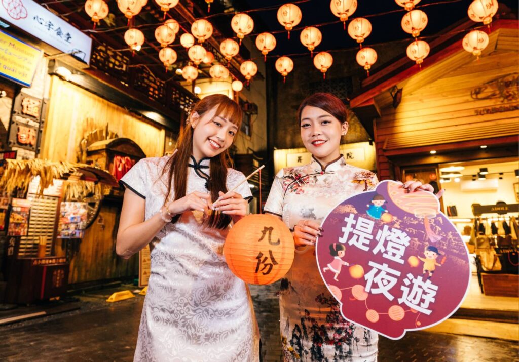 ▲21日起每週六、日將推出預約制「百人提燈夜遊」導覽行程。（圖/新北市觀旅局 提供）