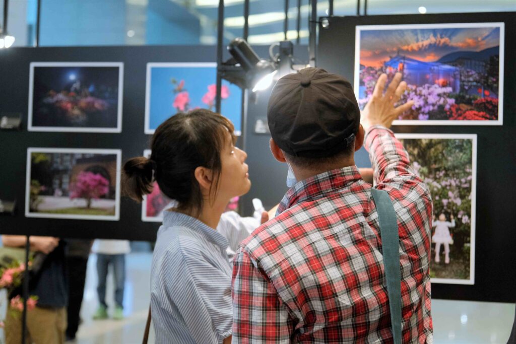 「2025新北市萬金杜鵑攝影展」自6月4日至6月13日，於新北市政府一樓北二門走廊舉辦。（圖/農業局提供）