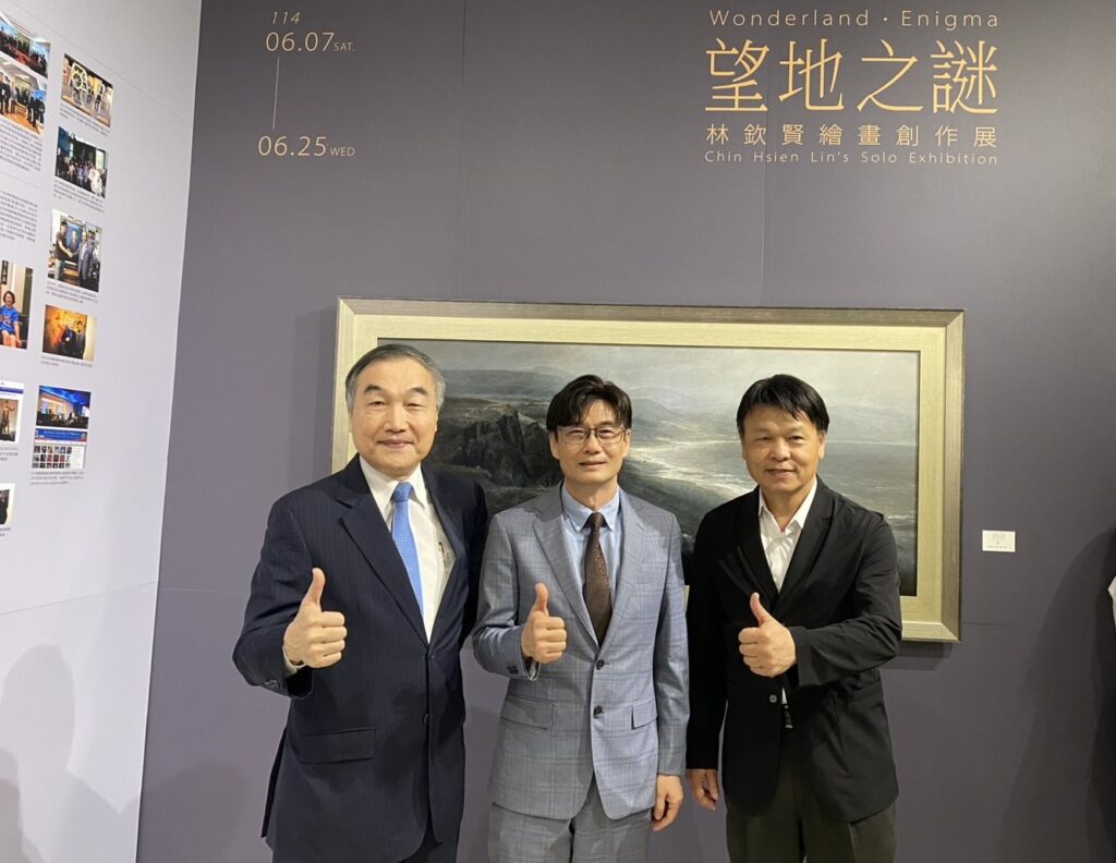 黃國榮副市長（左）盛讚林欽賢（中）為臺中之光。（圖/文化局提供）