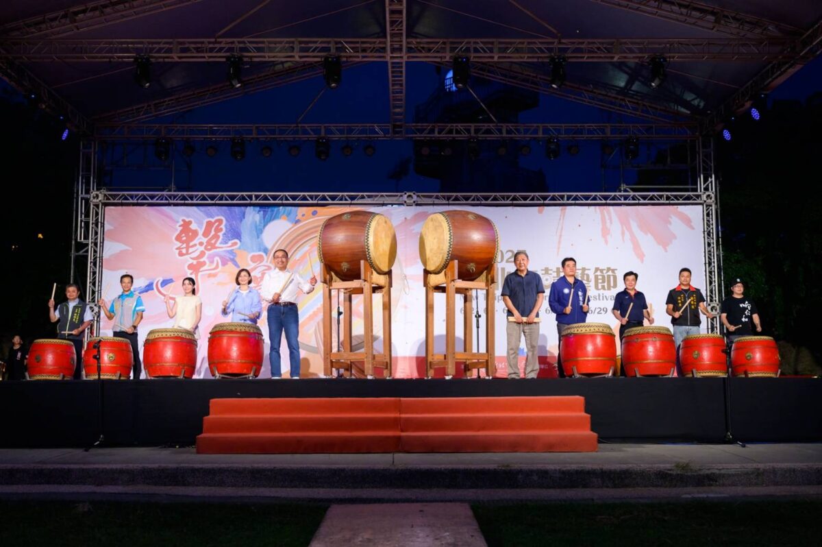 2025新北市鼓藝節開跑  侯友宜新莊擊鼓  啟動四場巡演