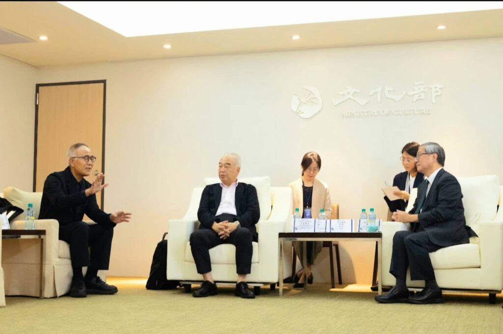 ▲文化部長李遠（右）與日本友人一行於文化部晤談。（圖/文化部 提供）