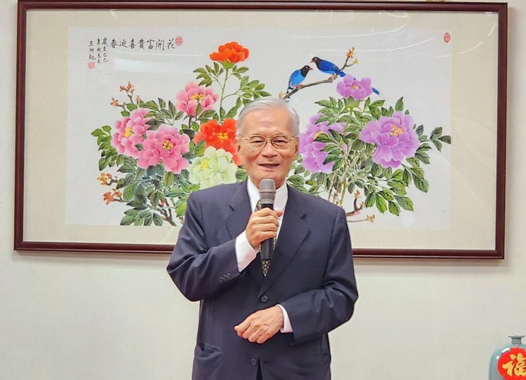 ▲前警政署長王進旺在開幕式上致詞時表示，王阿勉老師作品所呈現的畫境之美，讓人驚豔。（記者 辛澎祥/攝）
