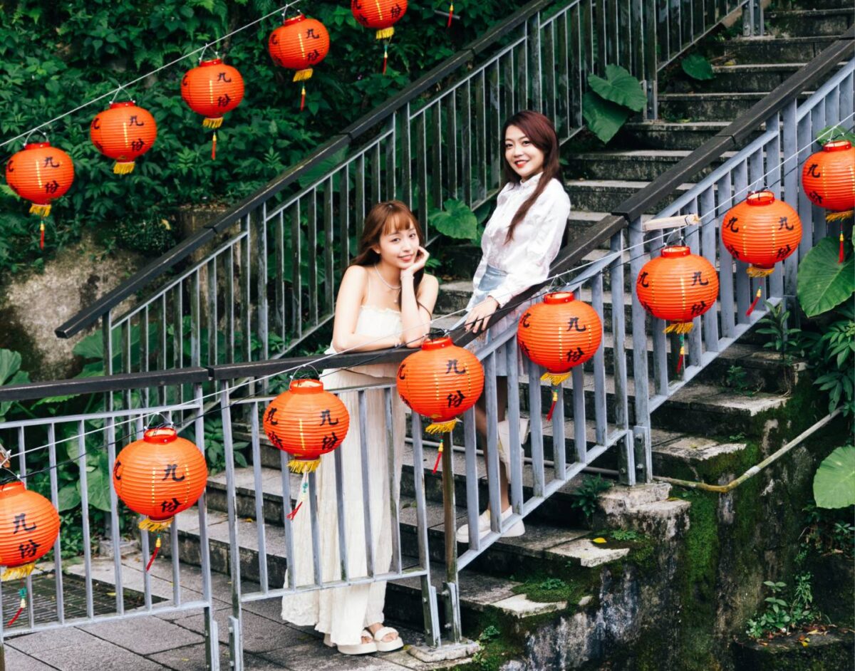 九份紅燈籠祭點亮山城夜空　燈海中許願祈福浪漫登場