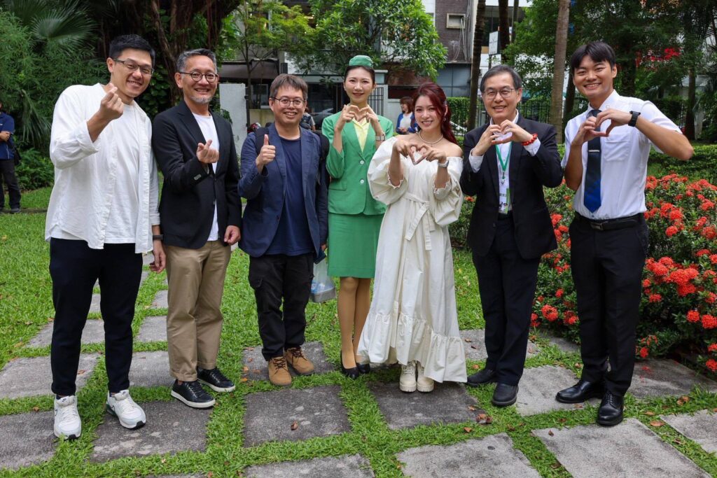 ▲臺鐵公司高層與影片製作團隊合影留念。（圖/臺鐵公司 提供）