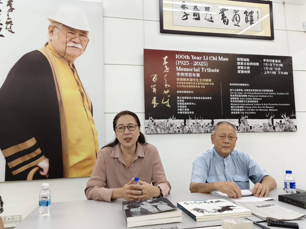 ▲雲台藝術研究中心執行長李安榮（左）與李奇茂書畫館創辦人沈哲初，說明這次臺馬共同主辦雙展的意義與所帶來的豐碩交流成果。（記者 辛澎祥/攝）