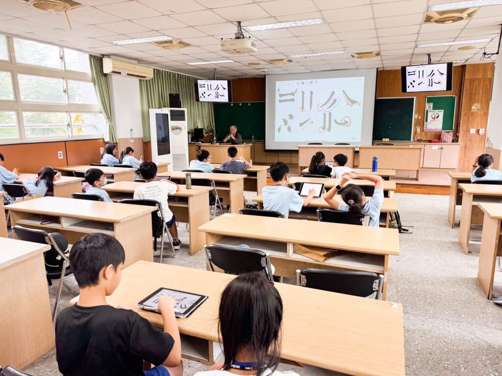 ▲研習活動的課堂上，學童專注學習的情形。（圖/張炳煌/提供）