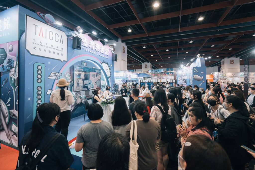 ▲漫迷在世貿展場湧入臺灣動漫館參與活動。（圖/文策院 提供）