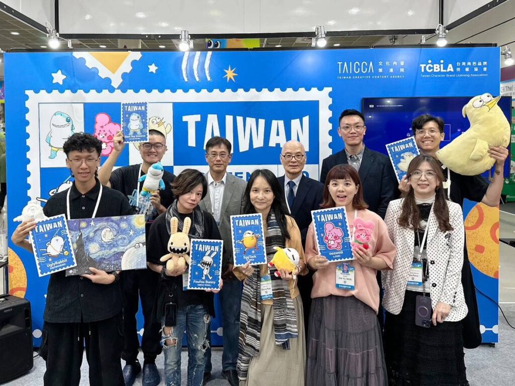 ▲文策院率團赴韓國參展，主協辦方與參展的臺灣IP業者合影留念。（圖/文策院 提供）