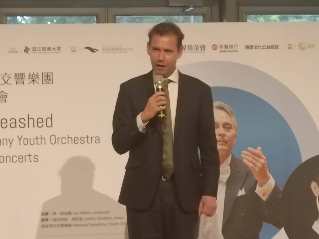 ▲荷蘭在台代理代表Matthijs van der Hoorn 說明看到不同國家音樂家展現才華，是他相當期待的事。（記者 辛澎祥/攝）