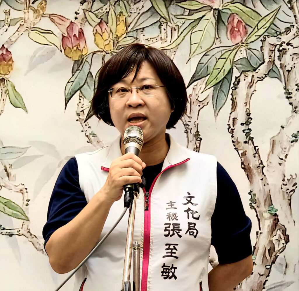 ▲桃園市政府主任秘書張至敏於開幕式上致詞時表達對書會聯展的讚譽,從在地連結國際的展出型態,格外讓外界推崇備至。(記者 辛澎祥/攝)