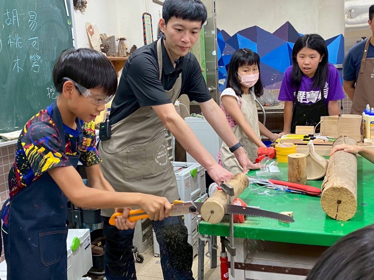 北科大偕政大實小木工營隊  為城市獨居蜂打造永續棲地