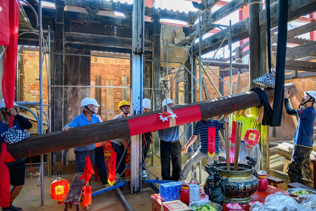 ▲金門縣定古蹟料羅吳氏六路大厝修復及再利用工程上樑儀式。(圖/金門縣文化局 提供)