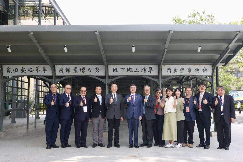 ▲鐵博在今日盛會上為貴賓們進行機廠設施導覽。(圖/文化部 提供)