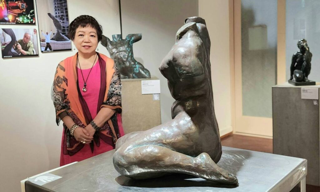 ▲楊英風美術館館長王維妮策畫這次的前輩藝術家裸女作品系列展,引起藝術市場廣泛的迴響。(記者 辛澎祥/攝)
