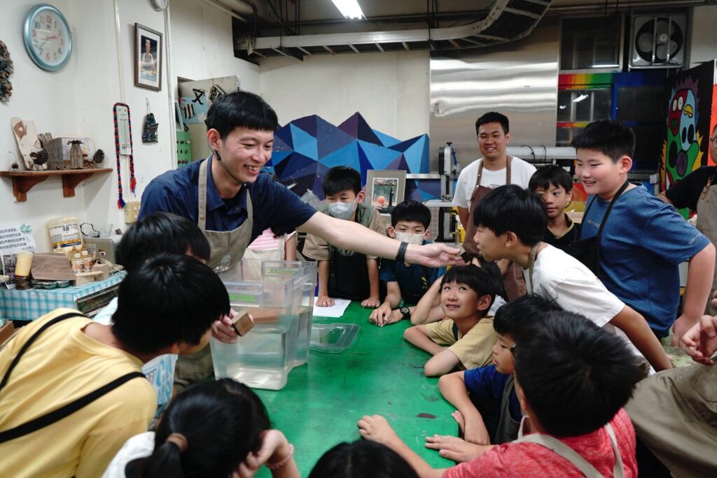 ▲北科大與政大實小木工營隊合作打造城市棲地。（圖/北科大 提供）